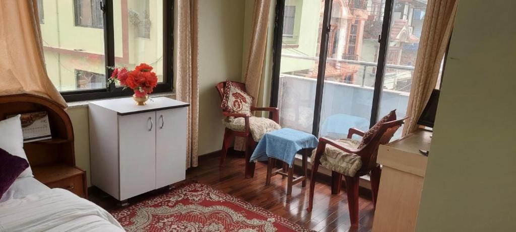 Kathmandu Airport View Hotel And Lodge Екстериор снимка